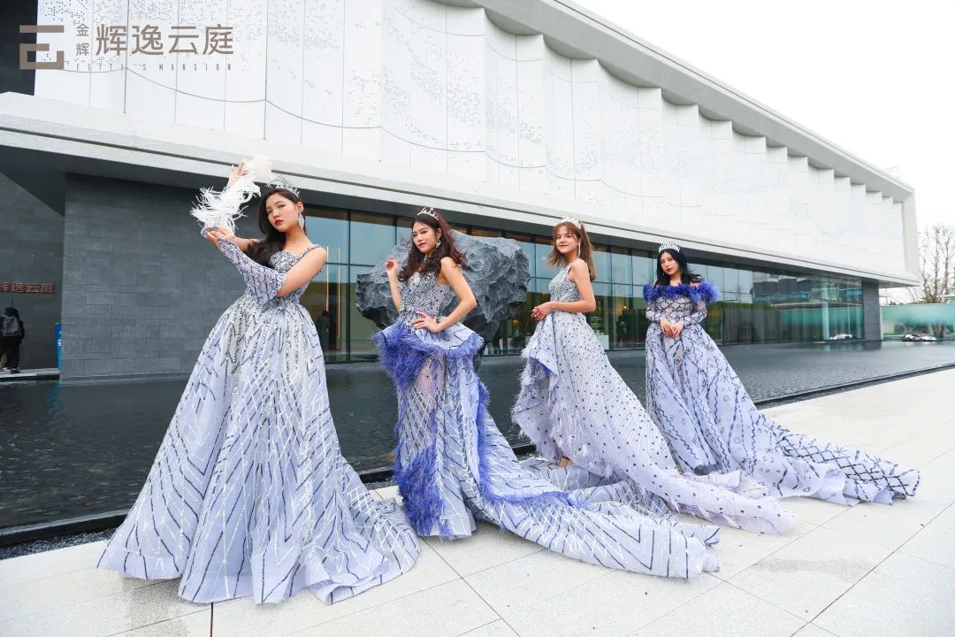 金輝輝逸云庭營銷中心開放現(xiàn)場實景圖